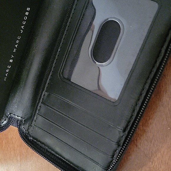 Marc Jacobs DREAMY Logo Black Wristlet - Picture 6 of 13